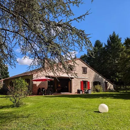 Le Bois Des Fées De Chazelles Bed and breakfast 3*